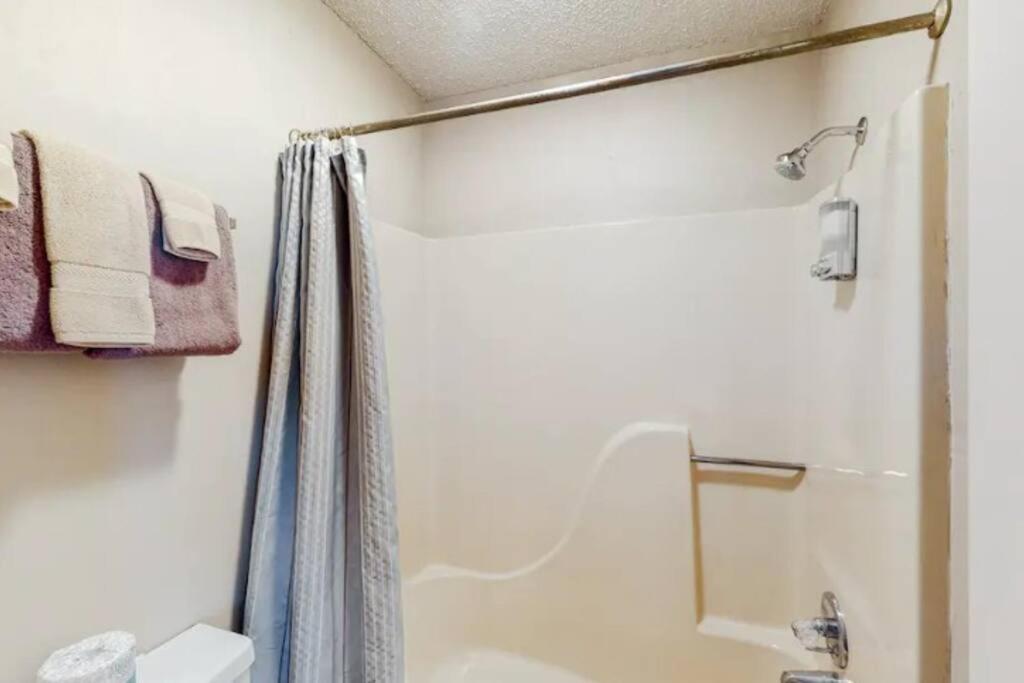 Jacuzzi Suite 206 At Tradewinds Юрика Спрингс Экстерьер фото